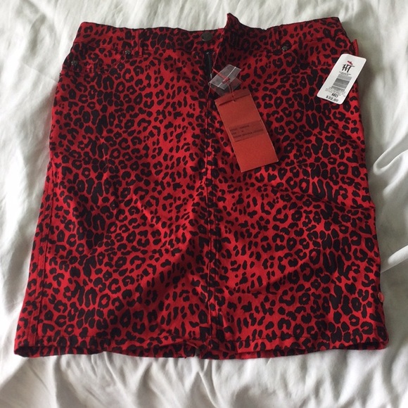 Tripp nyc Dresses & Skirts - Tripp red leopard knee skirt
